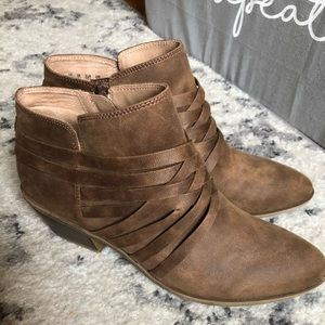 Women’s 9.5 booties